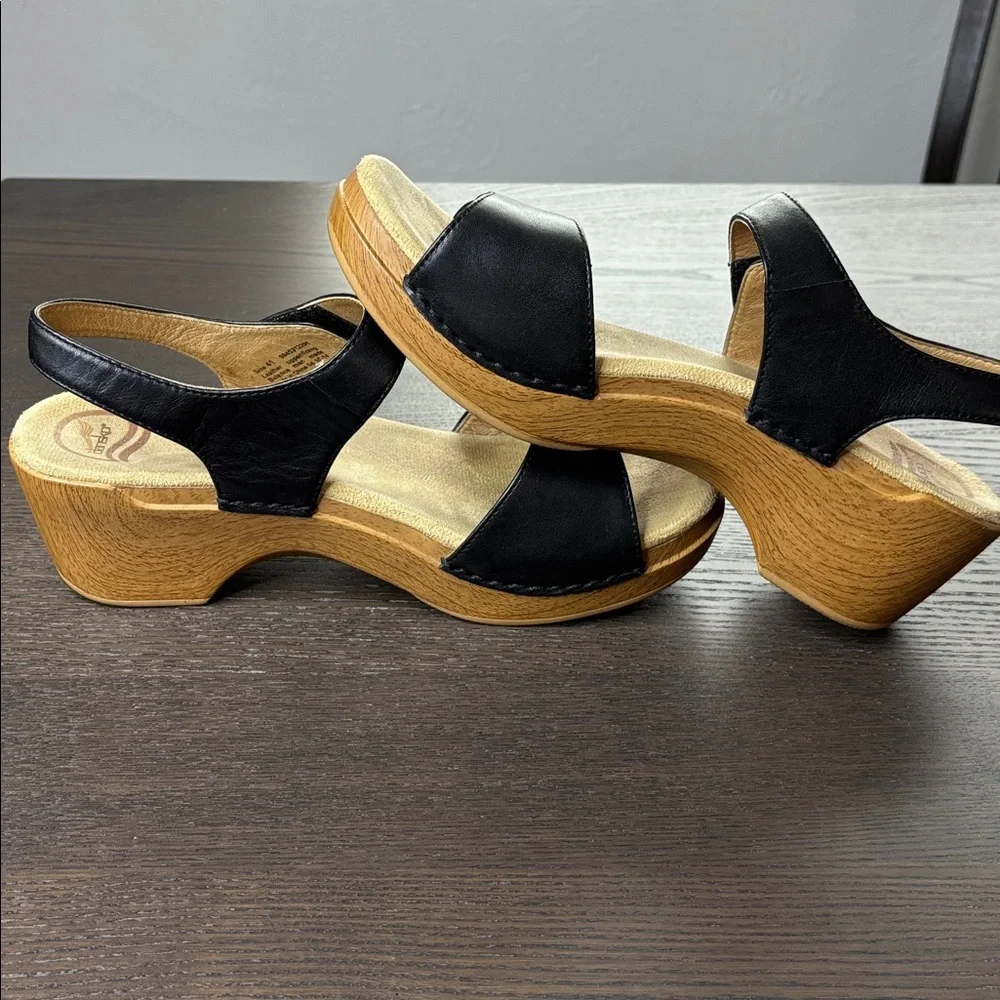 Dansko Sonnet Sandals Size 41 Leather Strap Chunky Heel Wood Pattern 10.5 11